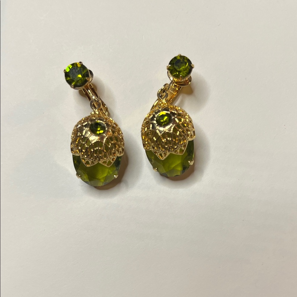 Vintage Sarah Coventry Gold Tone Green drop Clip on Earrings